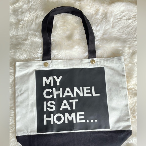 Black and White Tote Bag with Chanel Realcycled Buttons - Picture 4 of 11